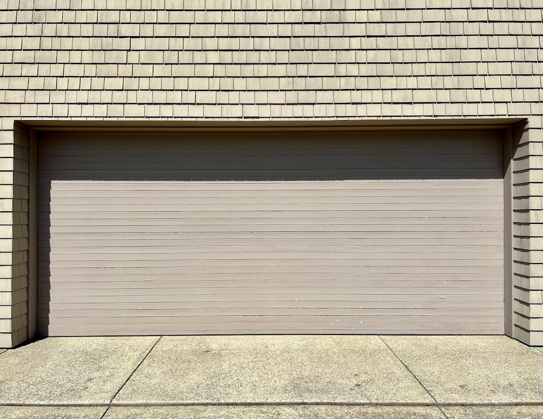 portfolio-04 “Doors and garages”